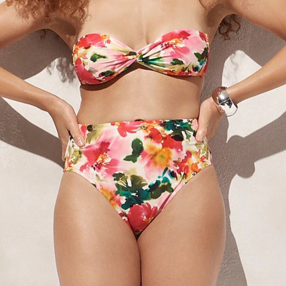 Floral high-wasted bikini bottoms